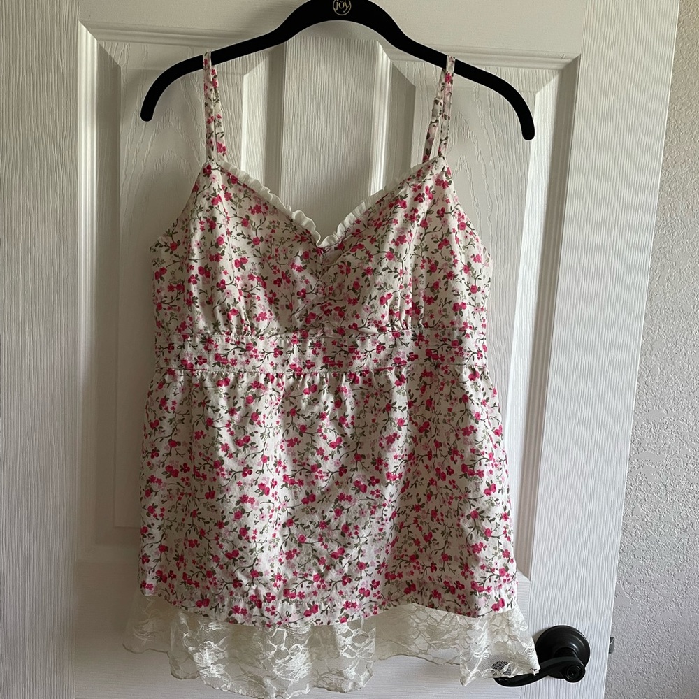 Floral tank top with lace trim. size XL juniors. Good used condition.